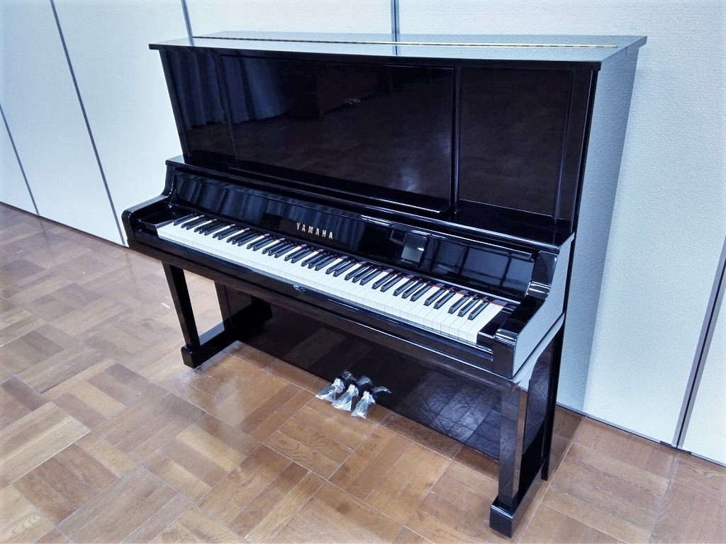 中古ピアノ　UX30A　全体像
