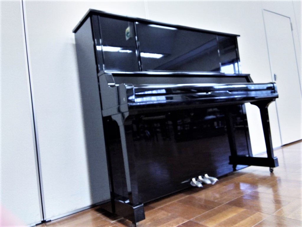 中古ピアノ　UX30A　全体像２