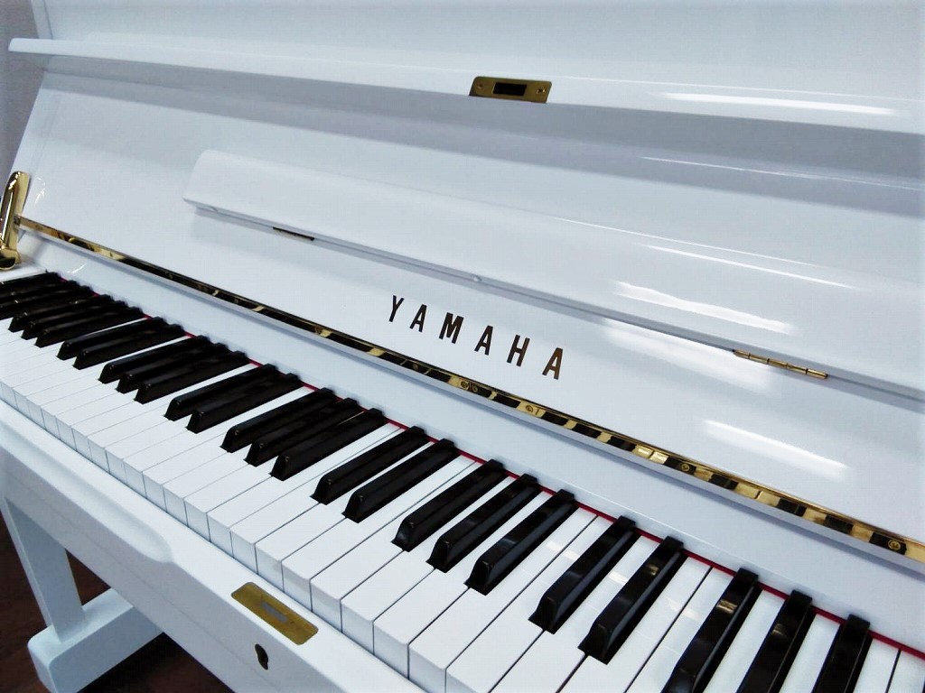 中古ピアノ　U1H　ブランドマーク・鍵盤