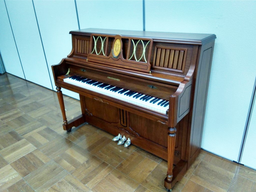 中古ピアノ　RU-118W　全体像