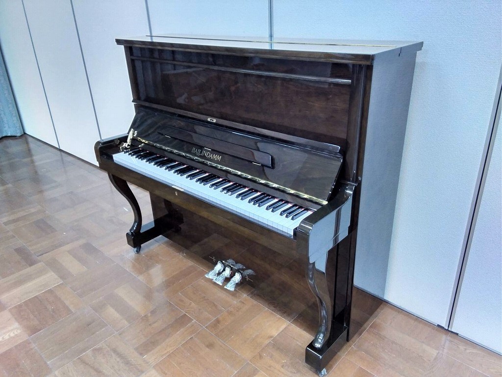 中古ピアノ　BU-30　全体像