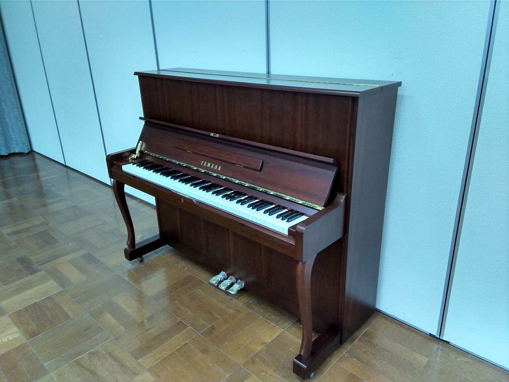 中古ピアノ　W110BS　全体像