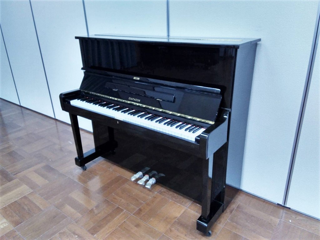 中古ピアノ　125-S　全体像