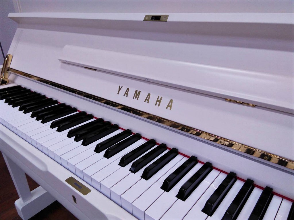 中古ピアノ　U1A　ブランドマーク・鍵盤