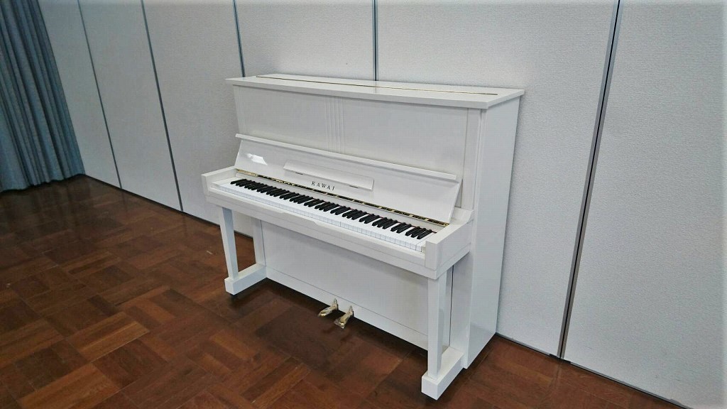 中古ピアノ　カワイ K8 全体像