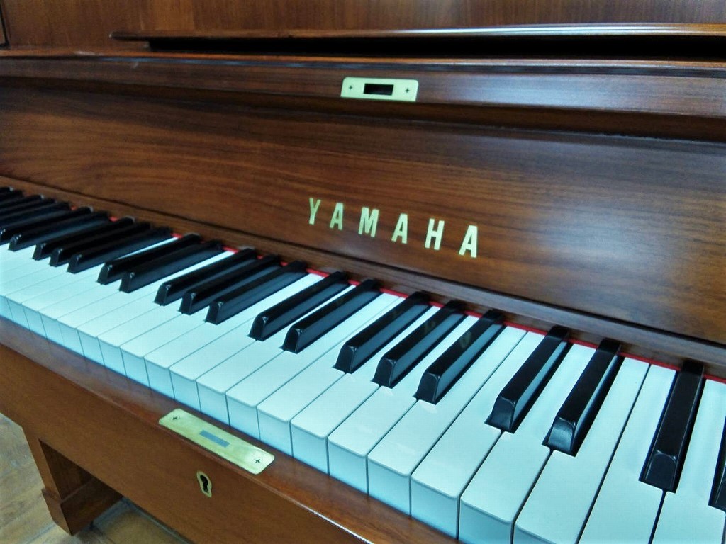 中古ピアノ　W101　ブランドマーク・鍵盤