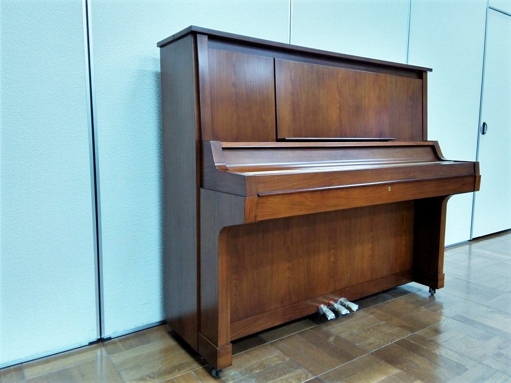 中古ピアノ　W101　全体像２