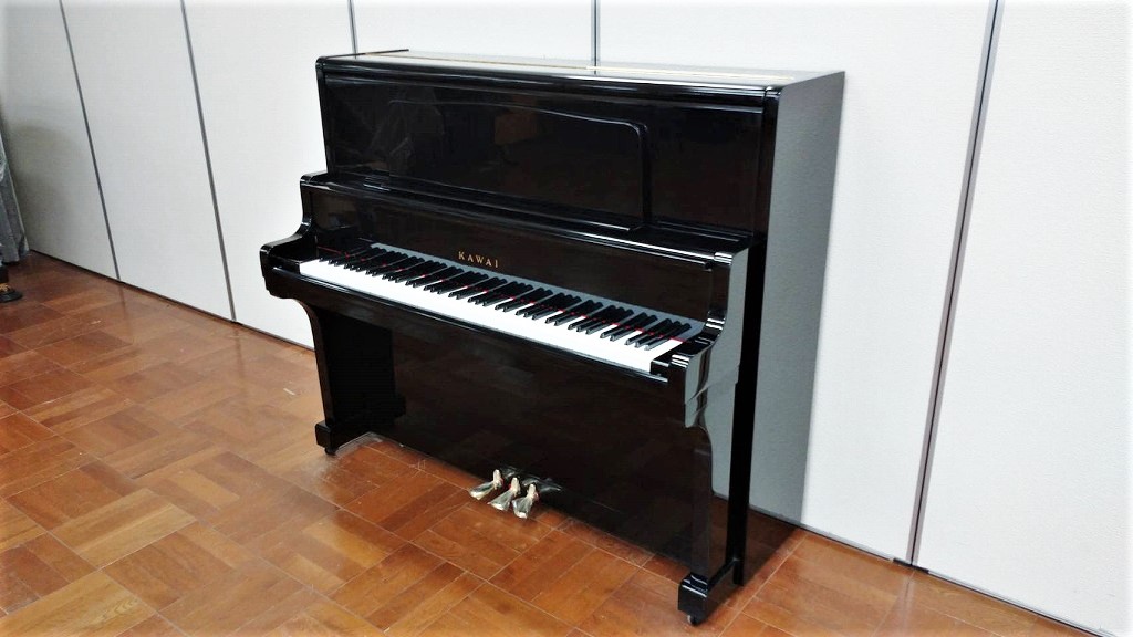 中古ピアノ　カワイ KU5D　全体像