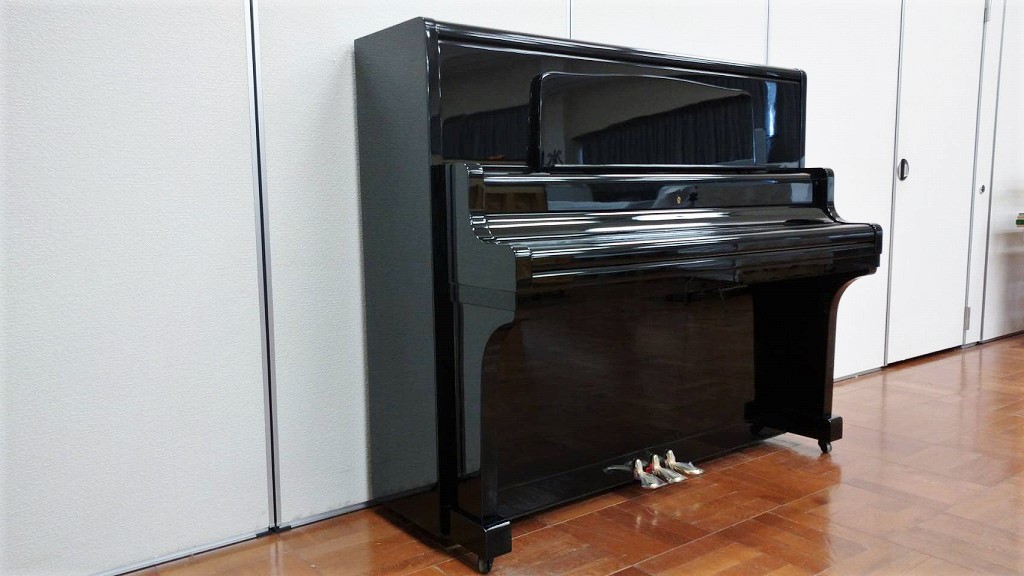 中古ピアノ　カワイ KU5D　全体像２