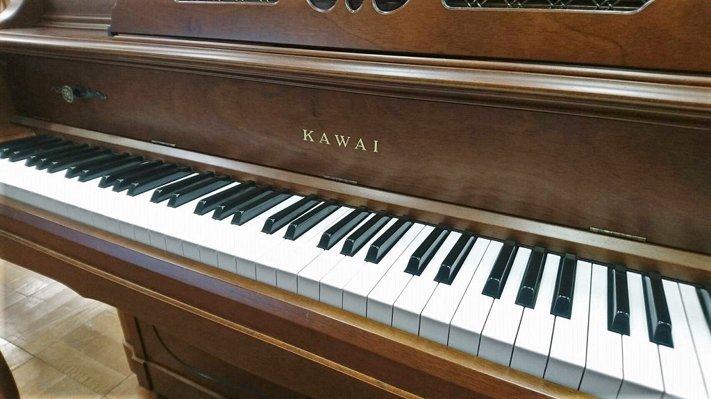 中古ピアノ　KL11KF　ブランドマーク・鍵盤