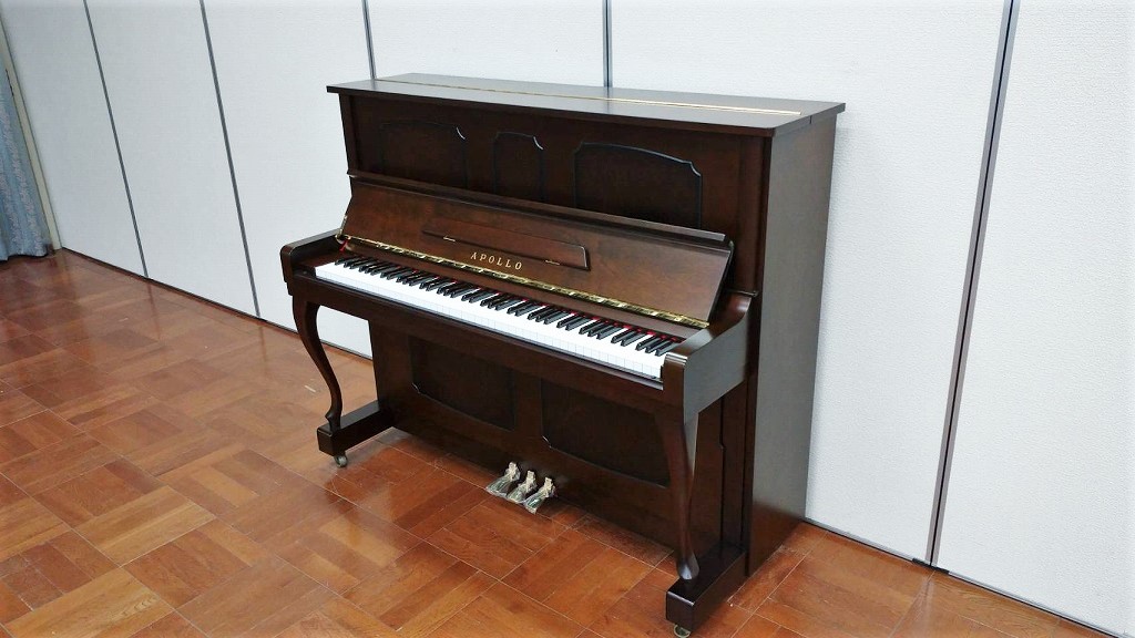 中古ピアノ　アポロ　RU33　全体像
