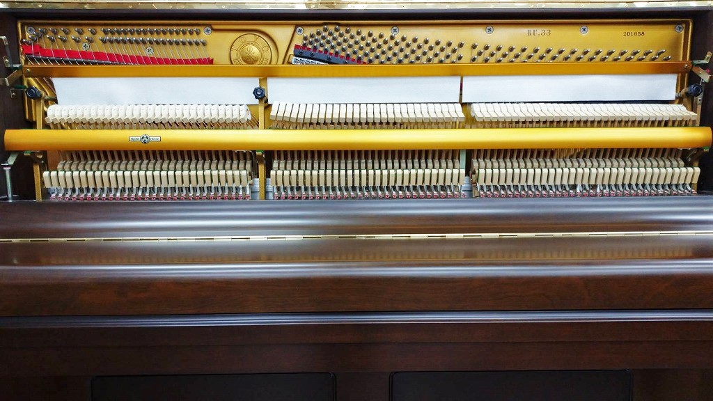 中古ピアノ　アポロ　RU33　内部