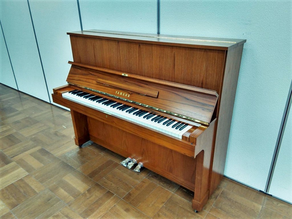 中古ピアノ　W103B　全体像