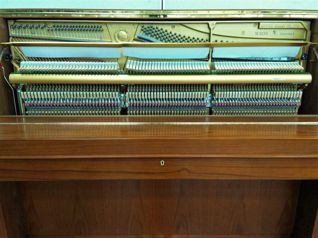 中古ピアノ　W103B　内部