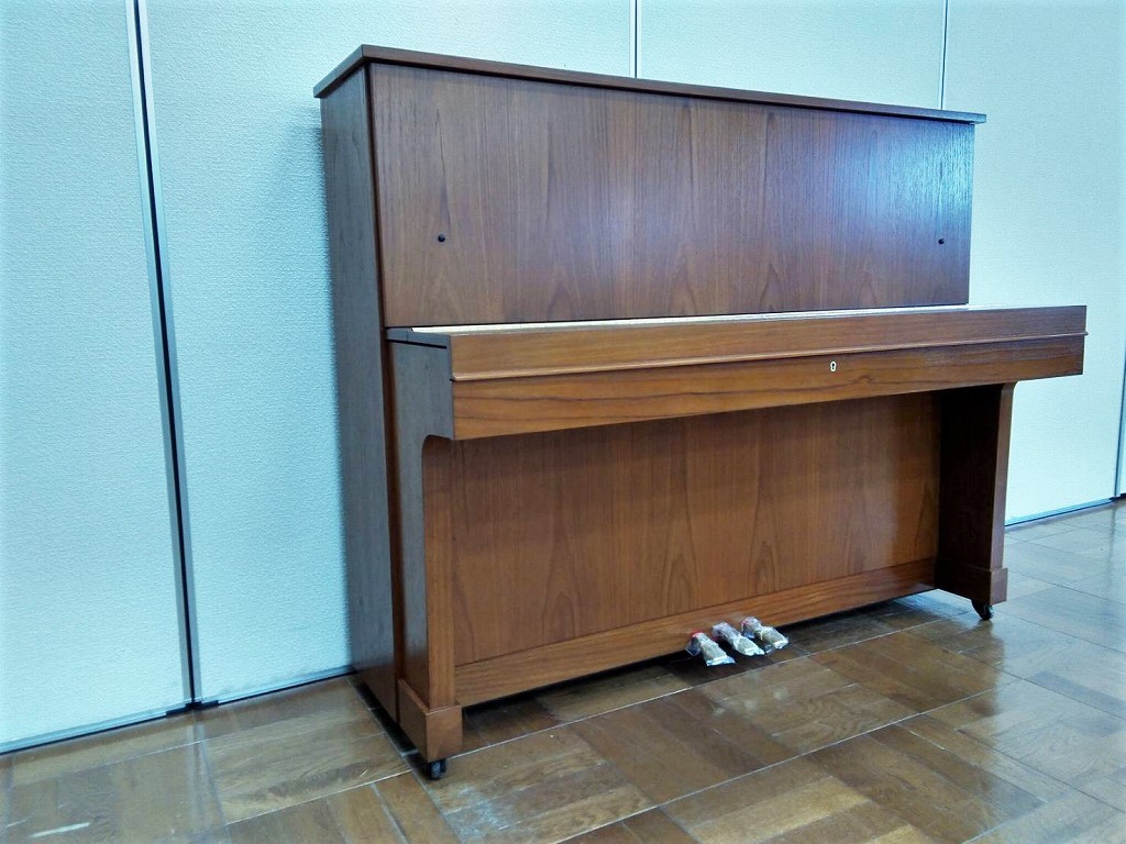 中古ピアノ　W103B　全体像２