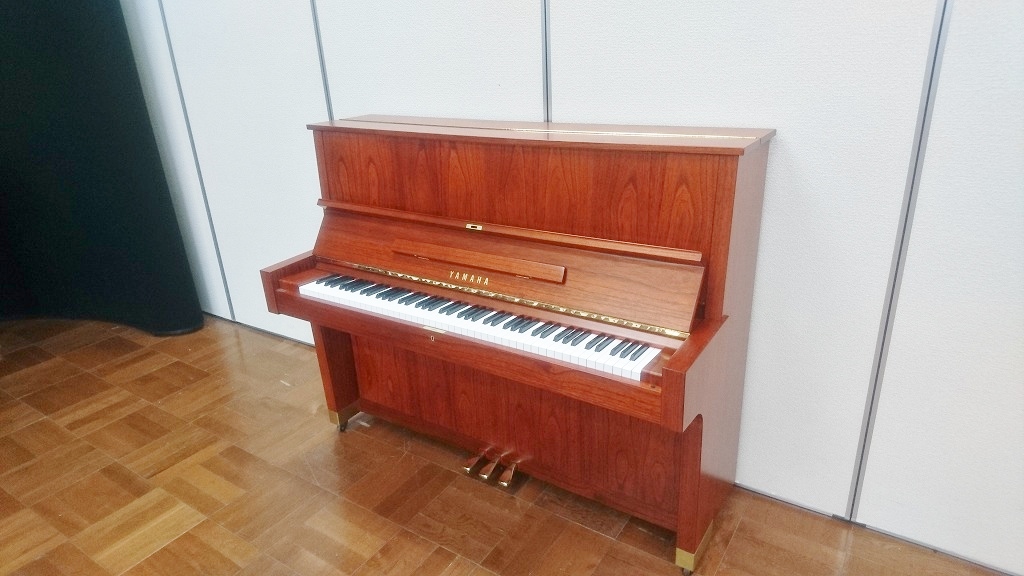 中古ピアノ　ヤマハ W104　全体像